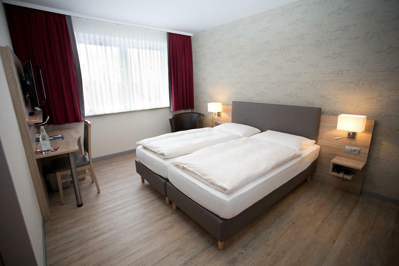 Hotel Restaurant Conni Вольфсбург Экстерьер фото